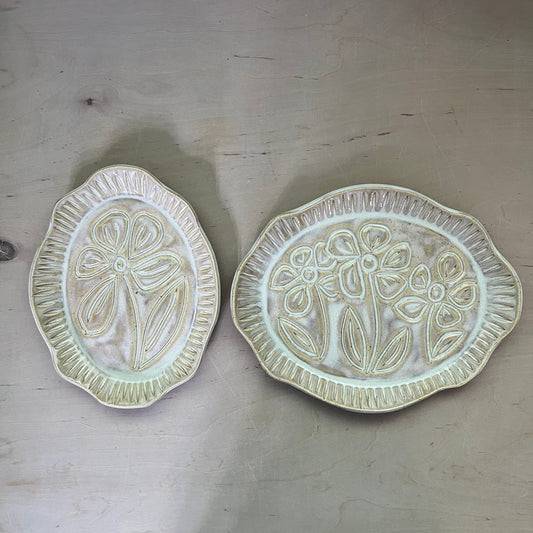 Whimsical Flower Plate Set